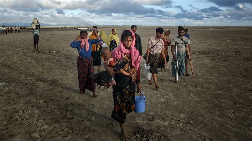 Bangladeş'in kıyı kesimlerinde etkili olan Amphan Kasırgası, kamplarda elverişsiz koşullarda