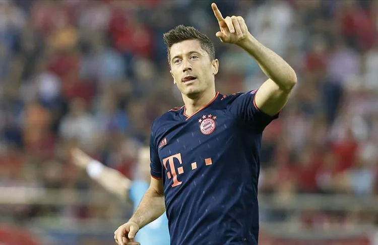 Bundesliga'da konuk olduğu Bayer Leverkusen'i 4-2 yenen Bayern Münih'te Lewandowski