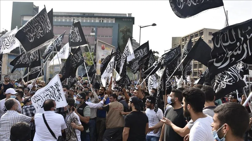 Lübnan'ın başkenti Beyrut'ta toplanan yüzlerce kişi, Fransa yönetiminin İslam karşıtı