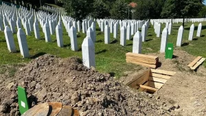 Bosna Hersek'in doğusundaki Srebrenitsa'da, 1995 yılında yaşanan ve en az