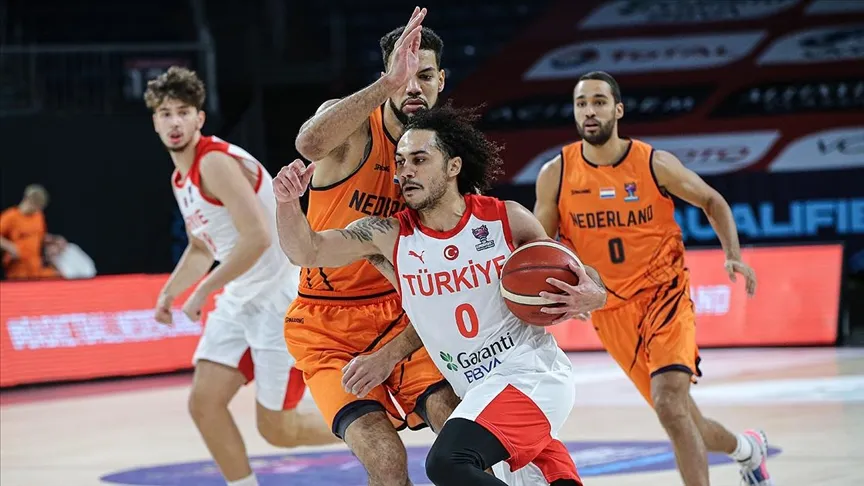 Karşılaşmaya Larkin'in basketleriyle başlayan A Milli Takım, 5. dakikada 11-5