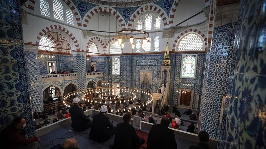 Diyanet İşleri Başkanlığınca hazırlanan cuma hutbesinde, "Doğuştan ya da sonradan