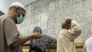 Kurban Bayramı arifesinde Arafat vakfesinin ardından akşam saatlerinde Müzdelife'ye giderek