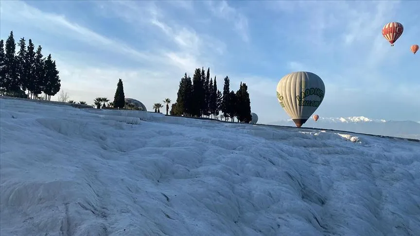 Türkiye'nin seçkin turizm merkezlerinden Pamukkale'de ocak-mart döneminde 12 bin turisti