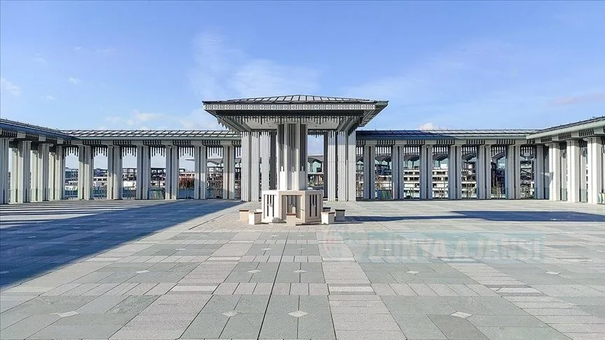 İstanbul Havalimanı’nda yapımı tamamlanarak 9 ay önce ibadete açılan camiye
