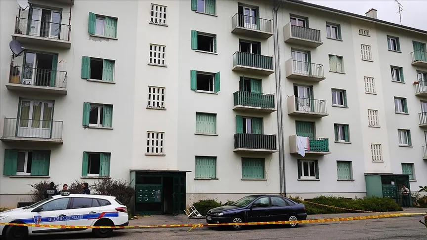 Fransa'nın Mulhouse kentinde binada çıkan yangında fertlerini kaybeden Ertunç ve
