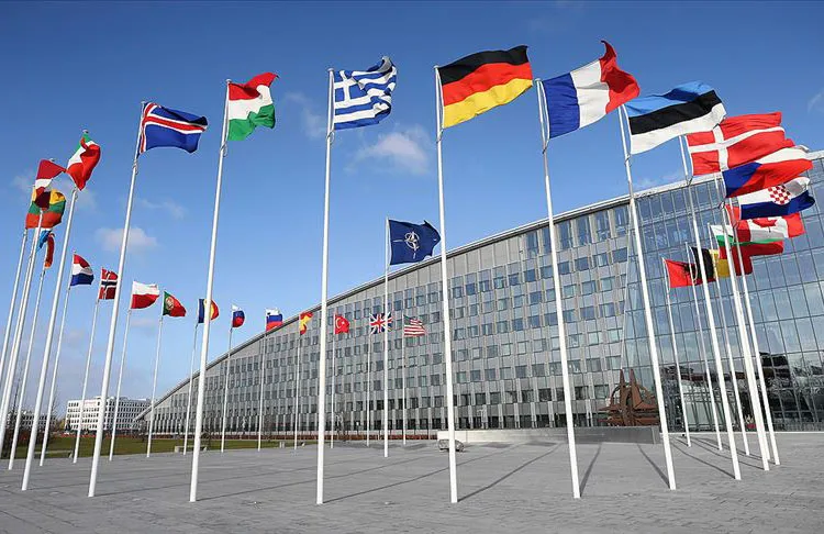 NATO üyesi 30 ülkenin savunma bakanları, sanal ortamda yeni tip