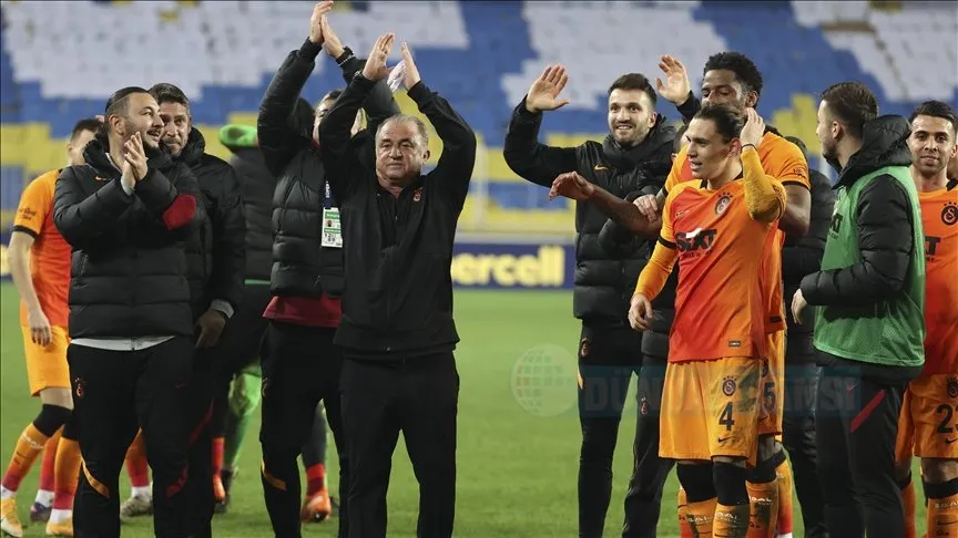 Galatasaray, Süper Lig'in 24. haftasındaki derbide Fenerbahçe'yi deplasmanda 1-0 mağlup