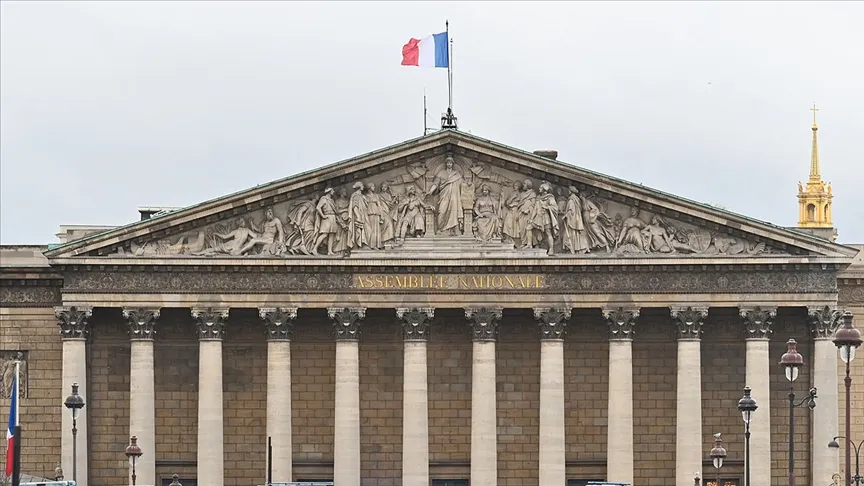 Fransa'da Cumhurbaşkanı Emmanuel Macron'un, 2 Ekim'de "İslamcı ayrılıkçılıkla mücadele" olarak
