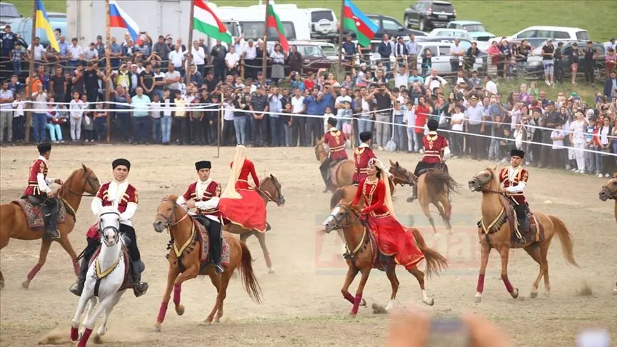 Azerbaycan'ın Gedebey bölgesinde başlayan Milli Yayla Festivali coşkulu ve renkli