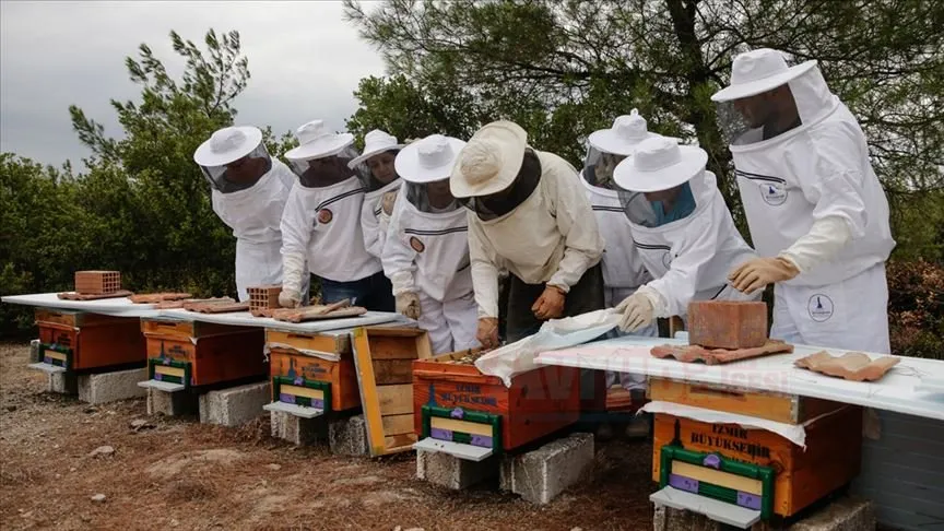 İzmir'de Korkuluk Festivali ile adını duyuran kırsal Barbaros Mahallesi'ne yerleşen