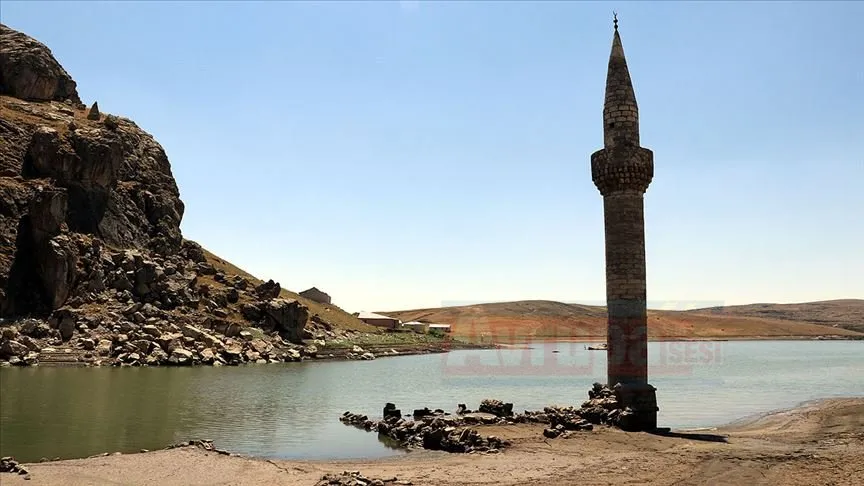 Son yılların en sıcak döneminin yaşandığı Ağrı'da, tarım arazilerinin de