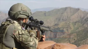 Hakkari kırsalında İl Jandarma Komutanlığınca 3 teröristin etkisiz hale getirildiği