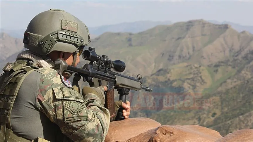 Hakkari kırsalında İl Jandarma Komutanlığınca 3 teröristin etkisiz hale getirildiği