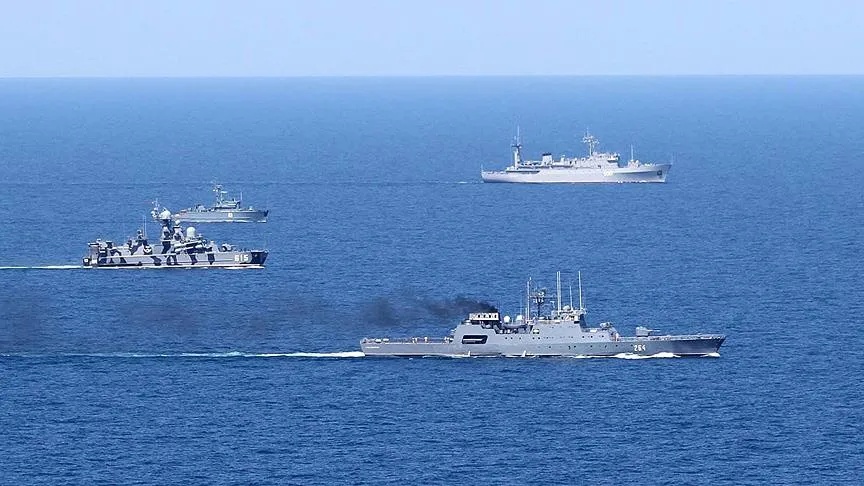 Rus ve Ukrayna savaş gemileri arasında sıcak temas   Azak