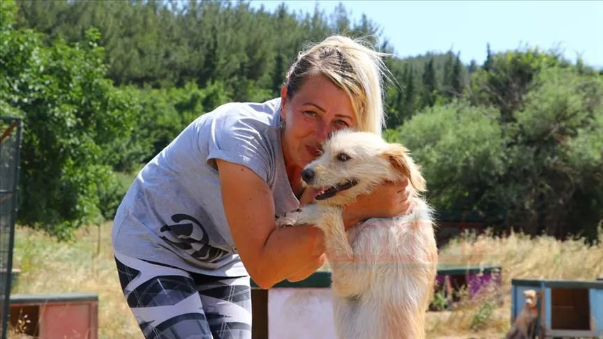 Tekirdağ'ın Şarköy ilçesinde yaşayan Filiz Işık, köpeğini gezdirirken gördüğü sokak