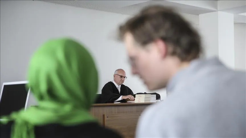 Almanya'da başörtülü çalıştırılmayan öğretmene tazminat   Berlin Brandenburg Eyalet İş
