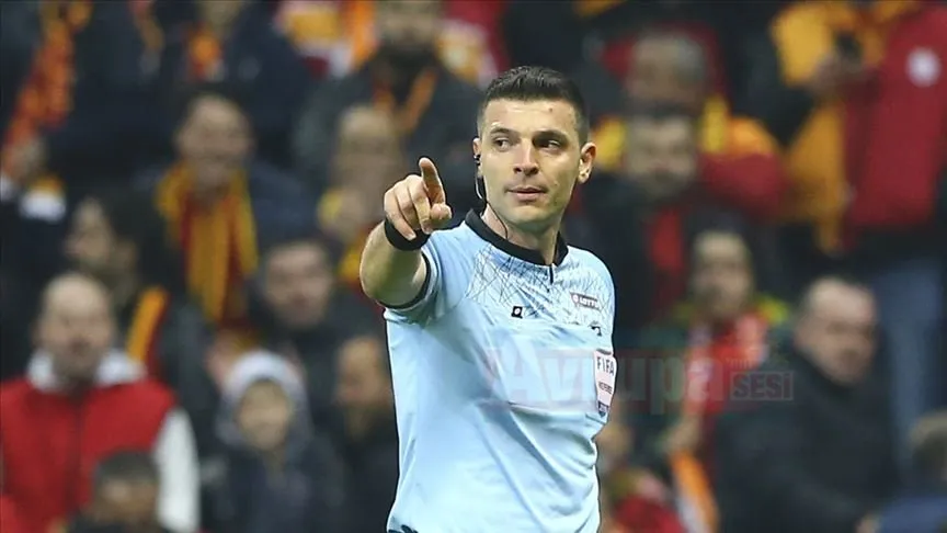 Istanbul   Hakem Ümit Öztürk ve yardımcı hakem Ceyhun Sesigüzel,