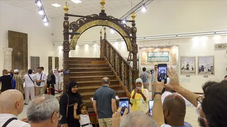 Kabe'nin tarihine ışık tutan, Osmanlı döneminde Kabe'ye gönderilen eserlerin de