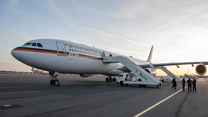 BERLİN Merkel'in uçağı acil iniş yaptı   G20 Zirvesi'ne katılmak