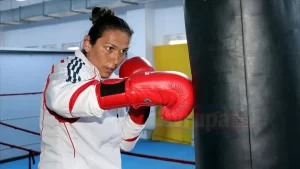 İspanya'da düzenlenen şampiyonada 81 kiloda yarı finale çıkan milli sporcu