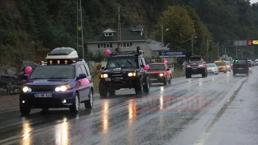 Rize'de off-road tutkunları, meme kanserinde erken teşhisin önemini vurgulamak amacıyla