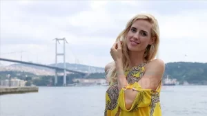 Almanya’nın Köln şehrinde 1986'da doğan sanatçı Wilma Elles, büyük babasının