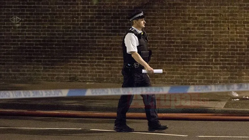 Londra   Görgü tanıkları, İngiltere'nin başkenti Londra'da cumartesi günü bir