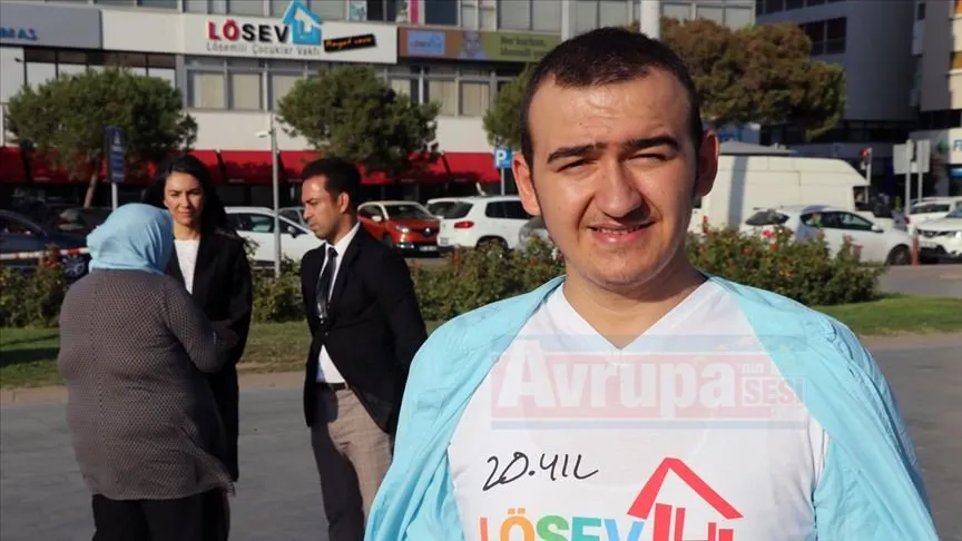 İzmir'de gördüğü tedavi sonucu 13 yıl önce lösemi hastalığını yenen