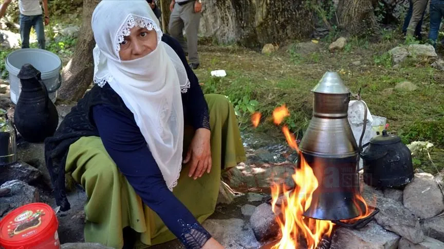 Muş'ta 1993'te terör olayları nedeniyle köylerinden kent merkezi ve farklı
