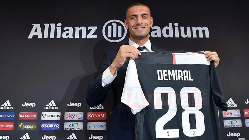 İtalya Birinci Futbol Ligi (Serie A) takımlarından Juventus'a transfer olan