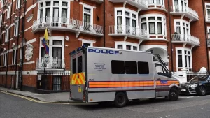Londra   Wikileaks kurucusu Julian Assange, 2012'den beri kaldığı Ekvador'un