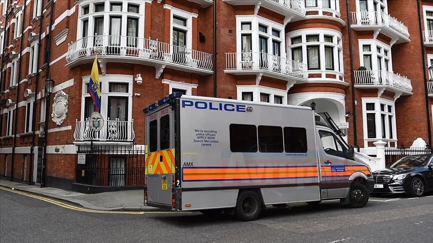 Londra   Wikileaks kurucusu Julian Assange, 2012'den beri kaldığı Ekvador'un