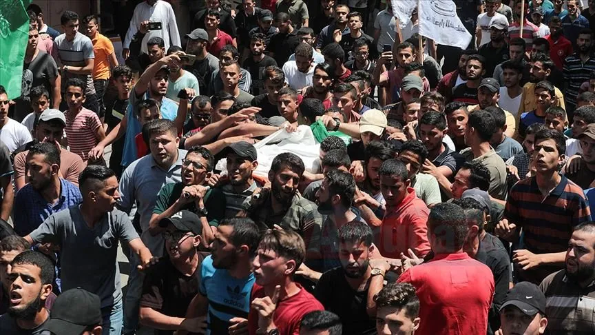 Gazze Şeridi'nde sınır tellerine yakın bir bölgede İsrail askerlerince şehit