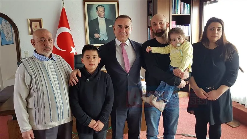 NÜRNBERG Almanya'da 9 yaşındaki Kenan 'kahraman' oldu Almanya'da yanan araçtan