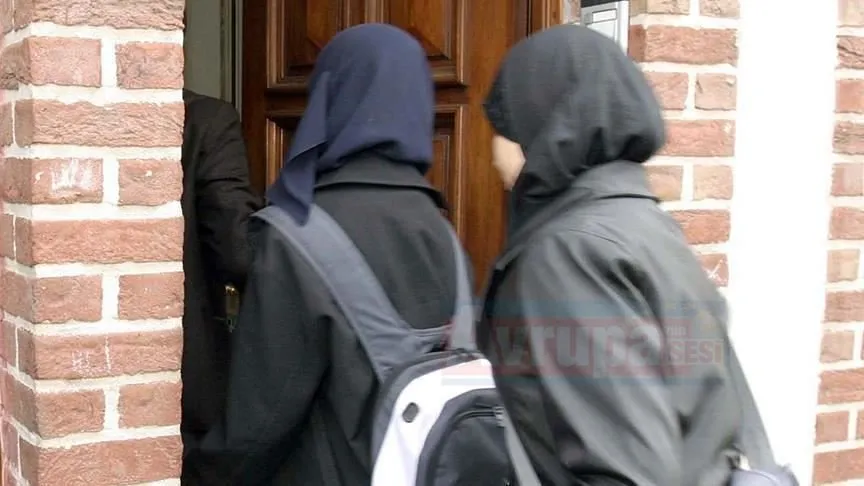 Leuven Birinci Asliye Mahkemesi, Belçika’daki Flaman Toplumu Eğitim Konseyine (GO)