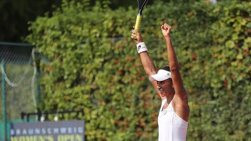 Milli sporcu Çağla Büyükakçay Braunschweig Kadınlar Tenis Turnuvası'nda zafere ulaştı.