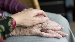 Dünyada, bilişsel ve zihinsel yetilerde bozulma şeklinde kendini gösteren "demans"