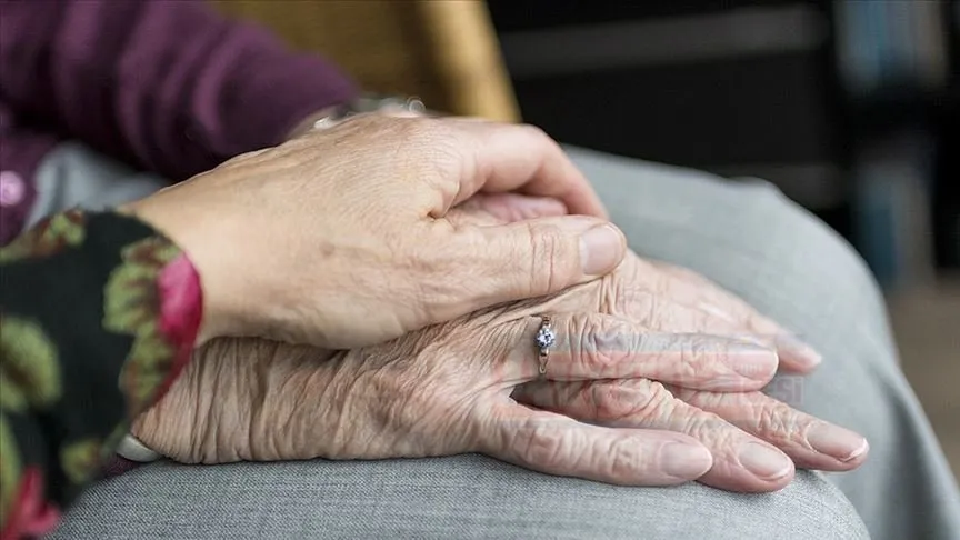 Dünyada, bilişsel ve zihinsel yetilerde bozulma şeklinde kendini gösteren "demans"