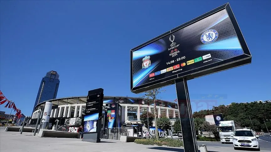 Futbolda 44. UEFA Süper Kupa, İngiltere'nin Liverpool ve Chelsea takımları