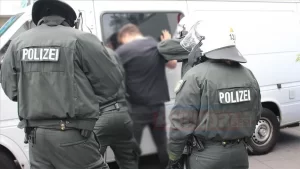 Almanya'nın başkenti Berlin'de, iki Türk kadının, kendi aralarında Türkçe konuştukları