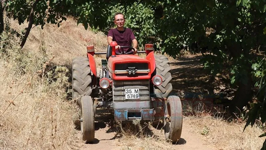 İzmir'de bankacılığın stresinden bunalıp köyüne dönerek kekik ve adaçayı üretimine