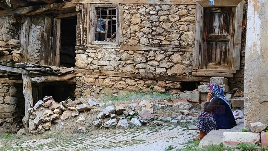 Konya Kent merkezine 170 kilometre uzaklıktaki kadim mahallelerden Dedemli, 500'e
