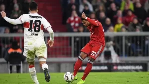   Almanya Birinci Futbol Ligi (Bundesliga) takımlarından Stuttgart'ta forma giyen