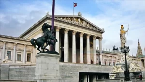 Avusturya siyasetinde oy toplamanın en kestirme yolu haline gelen İslam