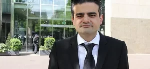 Hollanda'da Türk asıllı Milletvekili Tunahan Kuzu, parlamentoyu ziyaret eden İsrail