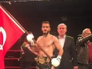 Vedat Hoduk, 75 kilo Dünya Kick Boks Şampiyonası'nda altın kemeri