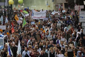 Almanya'da çevre ve iklim aktivistleri hükûmetin iklim politikalarını protesto etti.