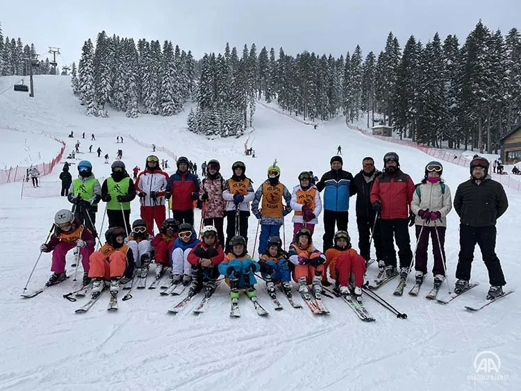 Ilgaz Dağı'nda, yaşları 6 ile 12 arasında değişen çocuklar, milli