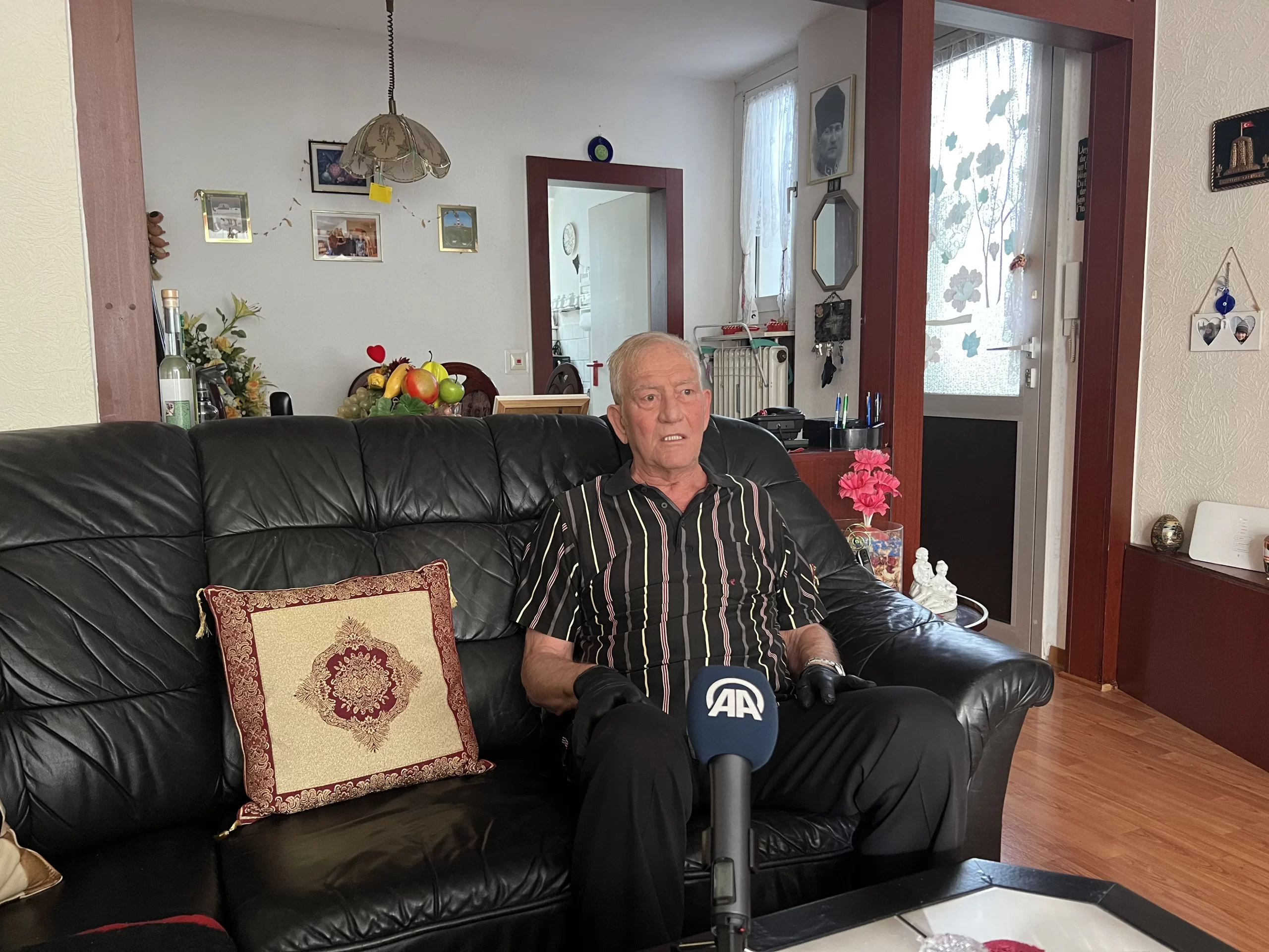 Almanya'ya göç eden ilk nesil Türklerden 84 yaşındaki Okan Boysan,